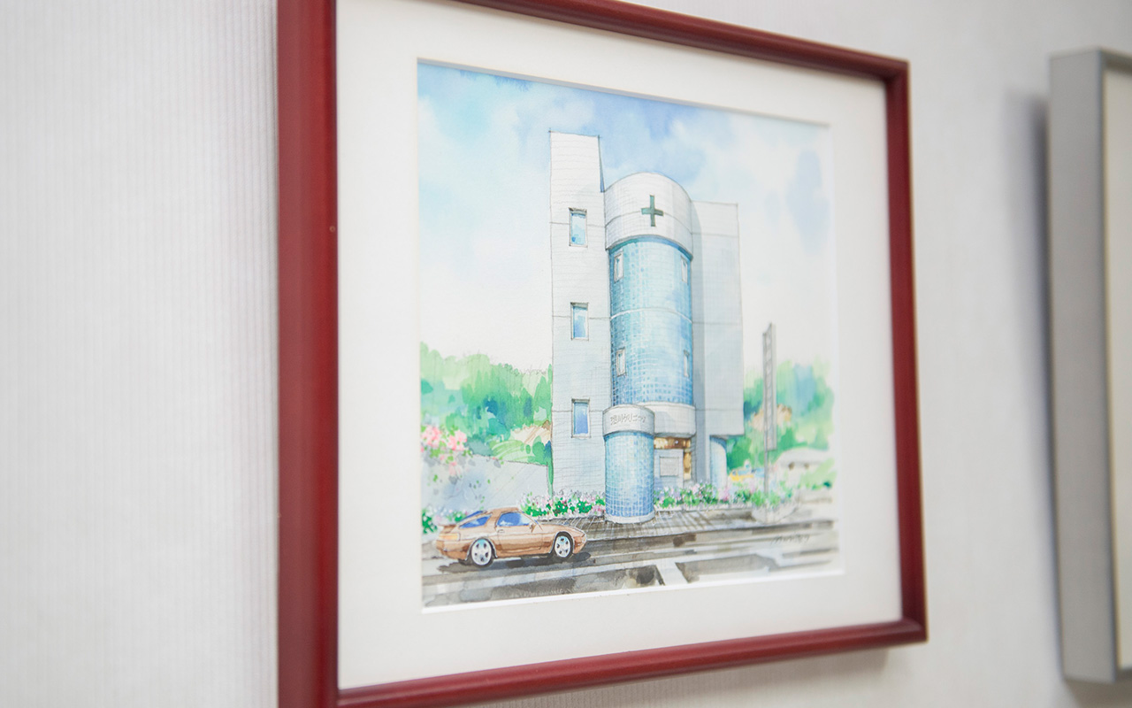 診察室に飾られている池川クリニックの外観の絵